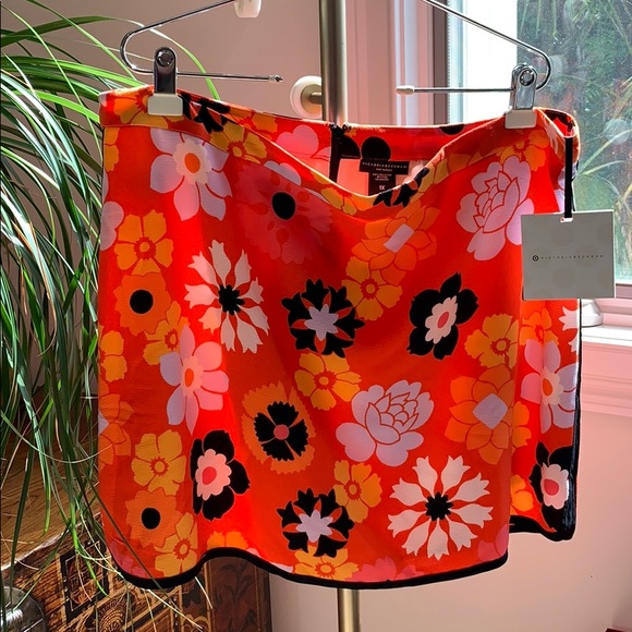 Victoria Beckham for Target Dresses & Skirts - Victoria Beckham Flower Print NEW Mini Skirt sz 1X
